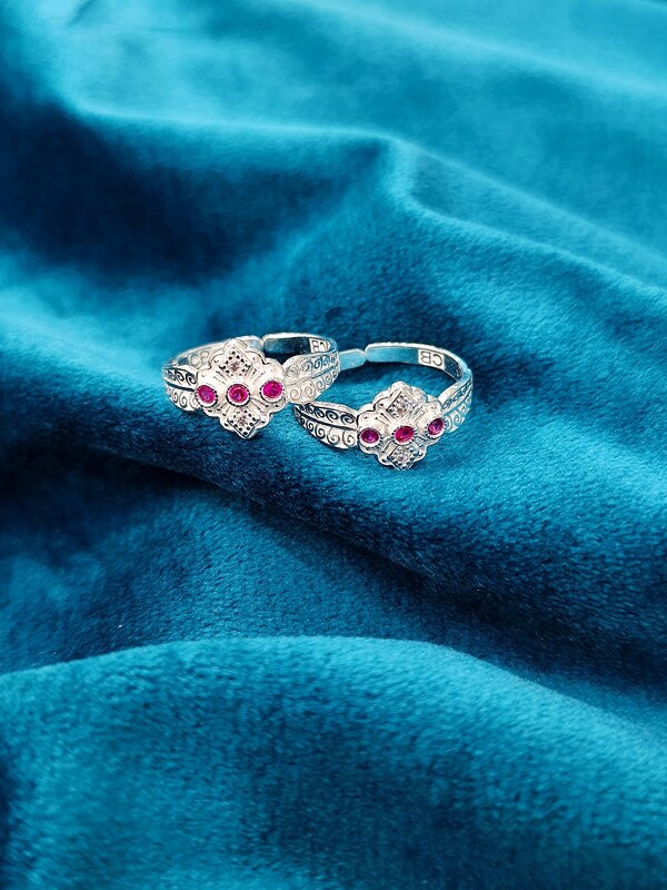 Toe Ring 28