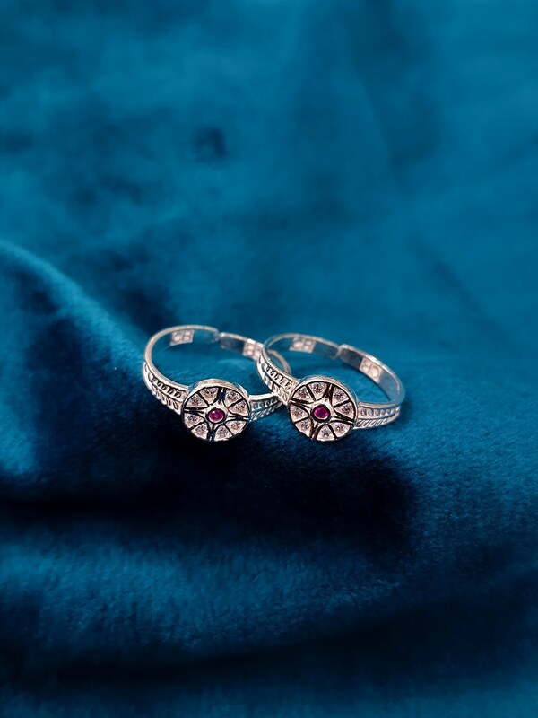 Toe Ring 32