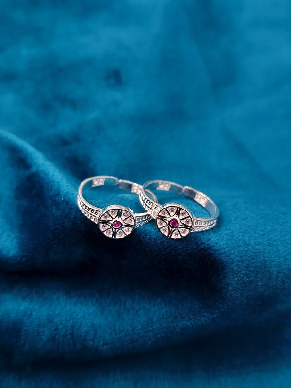 Toe Ring 33