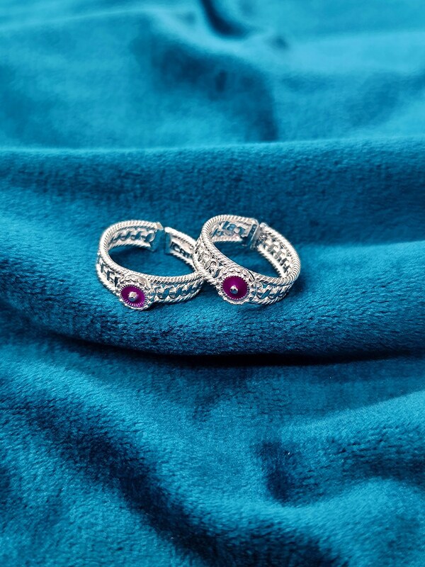 Toe Ring 68