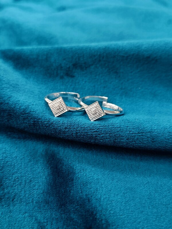 Toe Ring 77