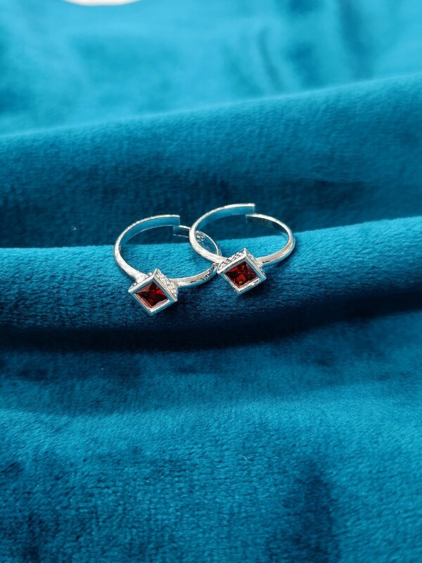 Toe Ring 93