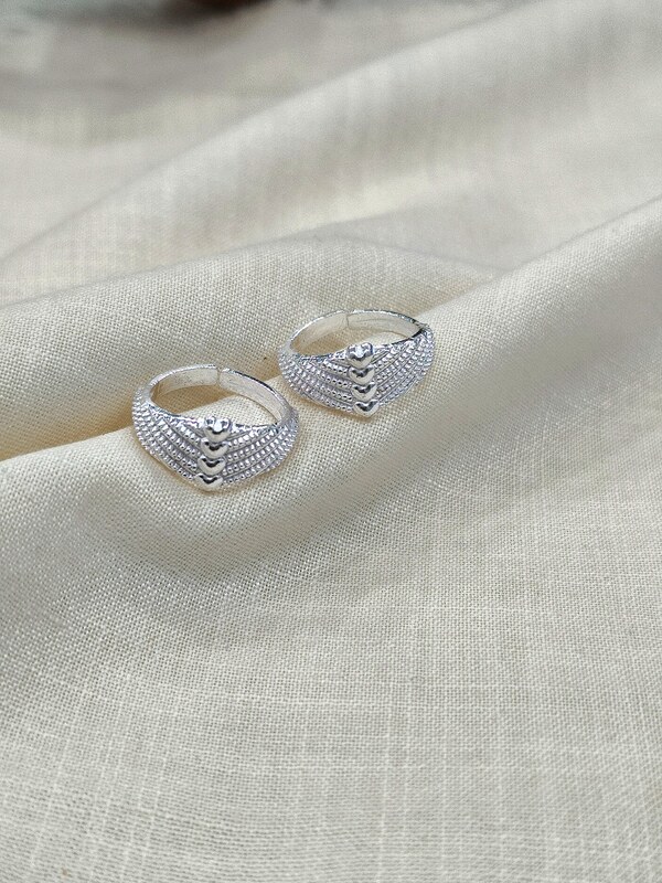 Toe Ring 123